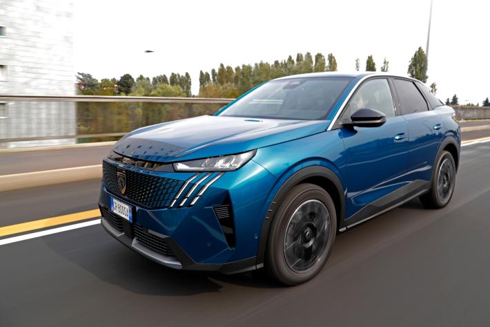 Peugeot 3008 Hybrid, un po' di elettrico e tanta sostanza