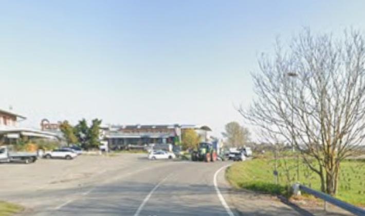 Scontro auto-moto a Trecasali: un ferito