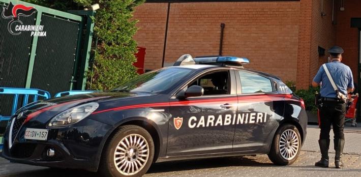 Distraggono la titolare e rubano gioielli preziosi, la tecnica usata e le immagini li incastrano: denunciati tre sudamericani