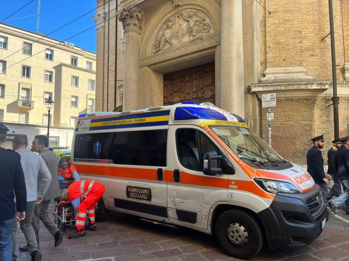 Malore durante il picchetto alla festa patronale: soccorso un poliziotto