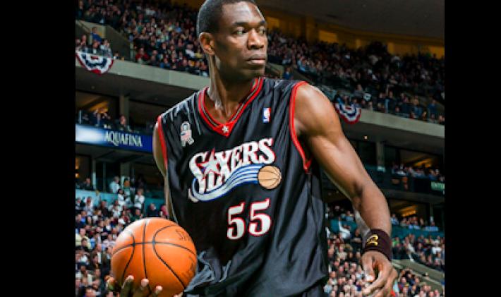 Basket, lutto: &egrave; morto Dikembe Mutombo, fu 8 volte All-Star Nba, Hall of famer &egrave; stato uno dei migliori difensori di sempre