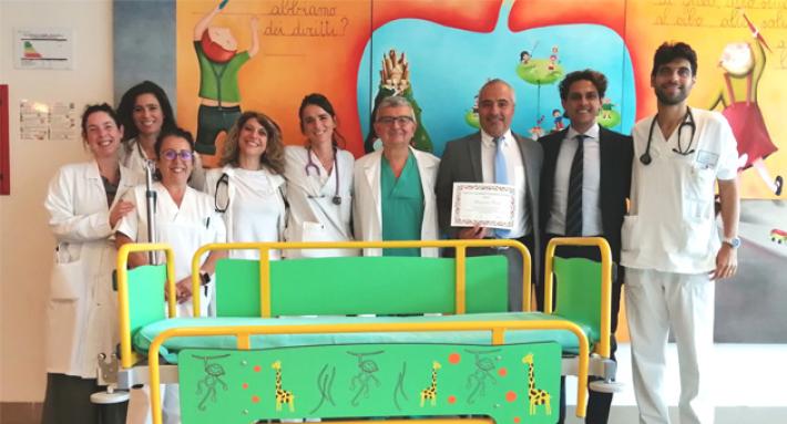 Una barella per i pazienti pi&ugrave; piccoli donata alla Pediatria d&rsquo;urgenza dell&rsquo;Ospedale dei bambini