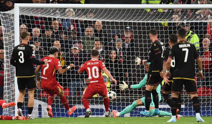 Il Liverpool batte il Bologna 2-0 