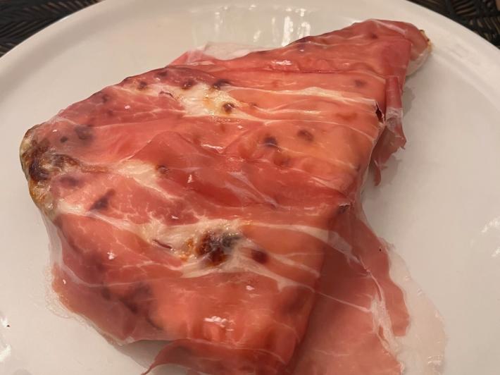 183 Pizza con cucina. Viva il triangolo, quando la pizza non &egrave; rotonda