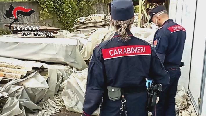 Carabinieri Forestali sequestrano un sito di stoccaggio di cemento amianto non autorizzato.