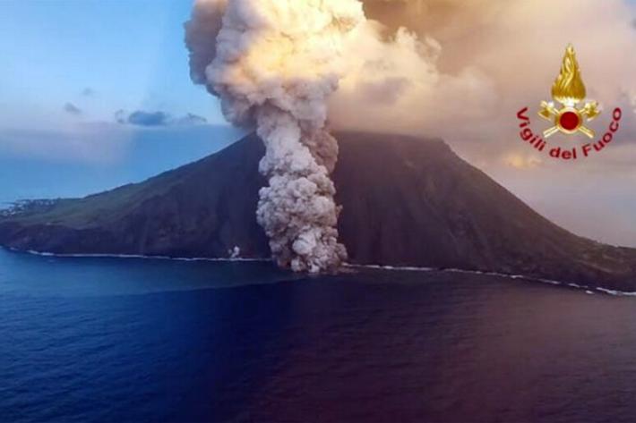 Esplosione in cratere nord dello Stromboli