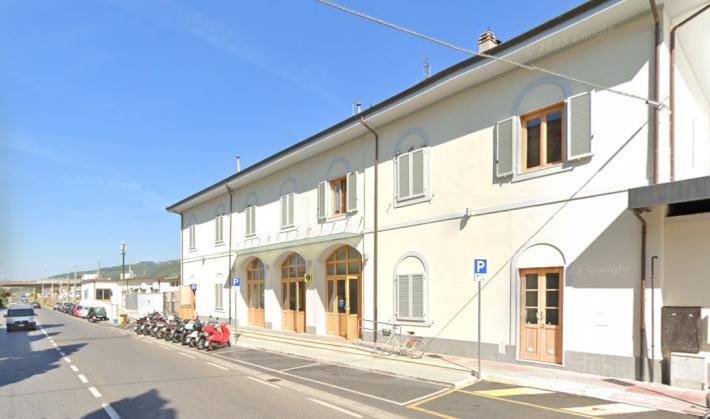 Incendio ad una motrice: tornata regolare la circolazione dei treni tra Massa e Forte dei Marmi dopo rallentamenti