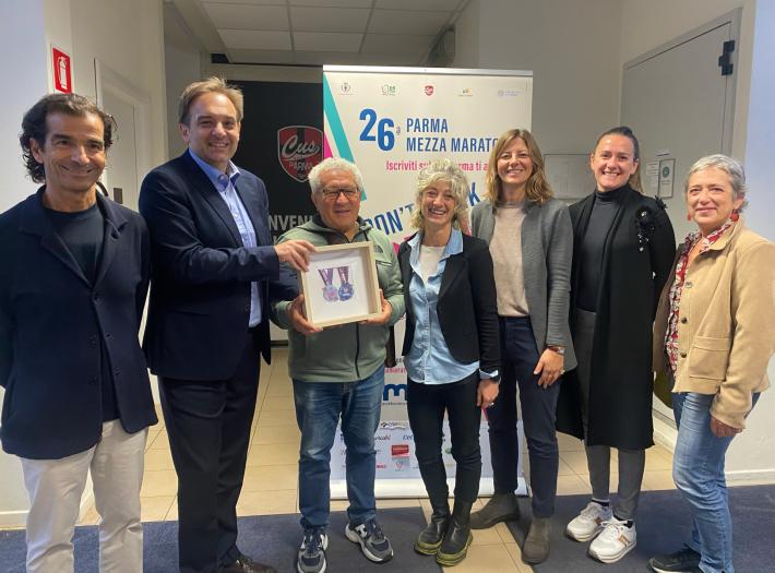 Parma Mezza Maratona, consegnato l'assegno all'associazione "Operare per nel mondo dalla parte dei bambini"