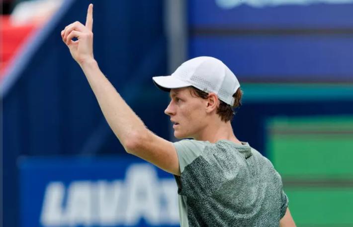 Sinner batte Djokovic e trionfa a Shanghai