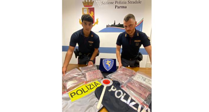 Sequestrati 14 kg. di cocaina arrestato un &ldquo;corriere&rdquo; albanese per traffico di sostanze stupefacenti 