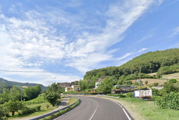 Auto fuori strada sulla Massese: un ferito