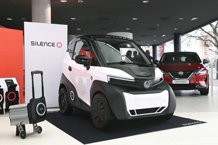 La micromobilit&agrave; secondo Nissan: arriva Nanocar Silence S04