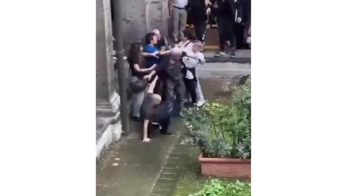 Muore il cane e assaltano dipartimento veterinaria Federico II