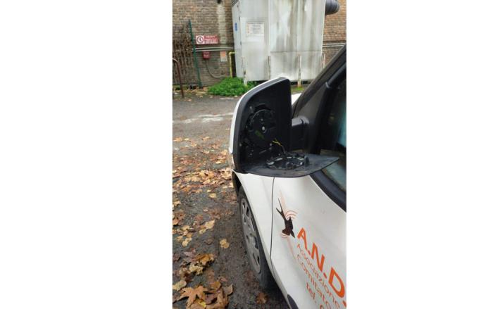 Fidenza, rotti gli specchietti all'auto per il trasporto oncologico