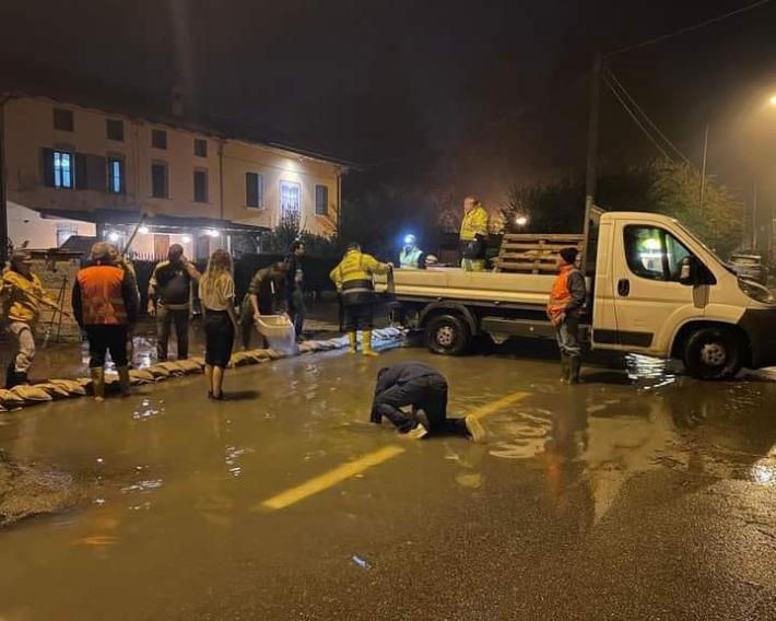 Emergenza nella notte a Colorno per rottura dell'argine