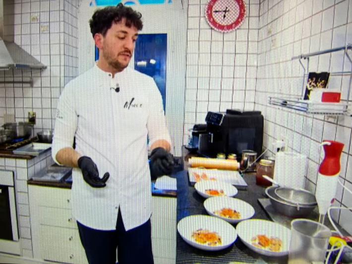 Tutta colpa dei bastoncini di pesce, lo chef parmigiano "a domicilio" Andrea Poli in Tv su rai 3