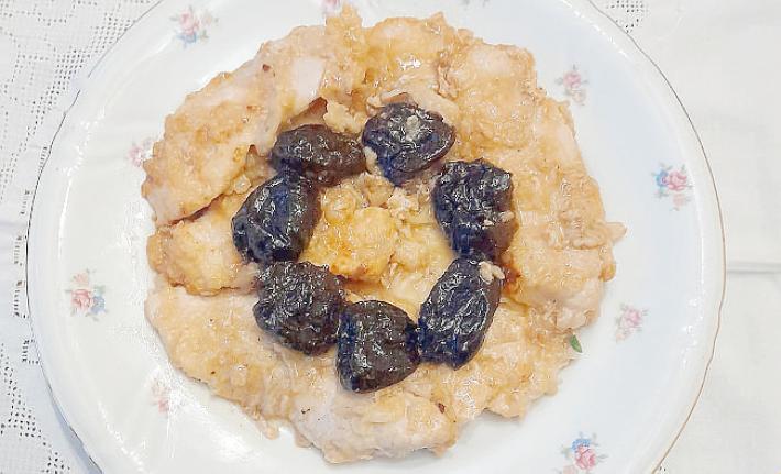Fettine di maiale  alle prugne 