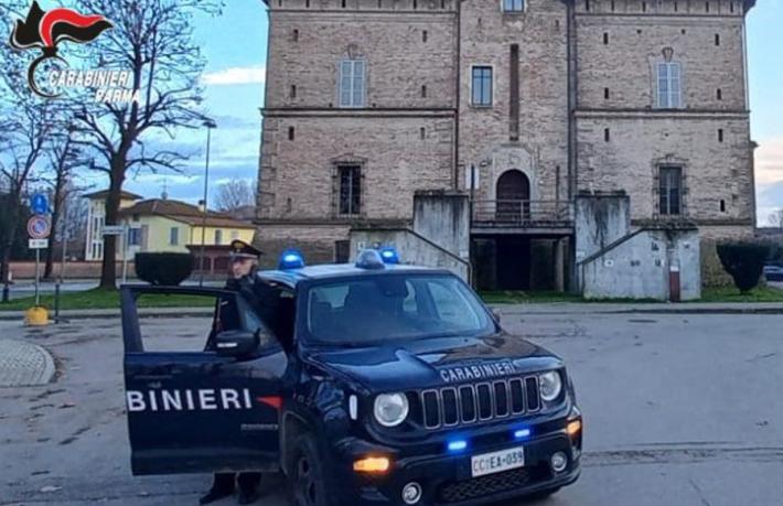 Fanno spesa al supermercato ma non pagano tutto quello che hanno preso: denunciata coppia di italiani