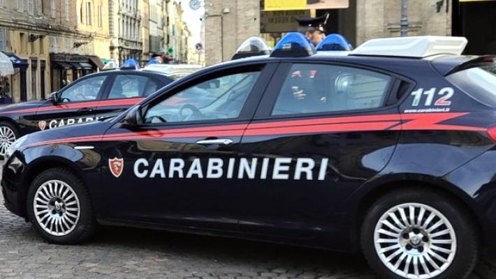 Una persona arrestata per maltrattamenti in famiglia.