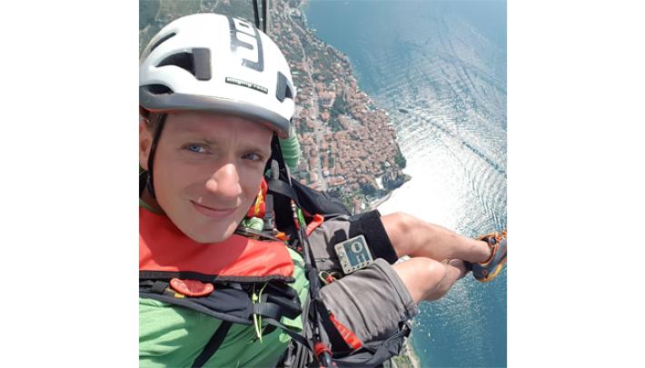 Muore in parapendio a 45 anni