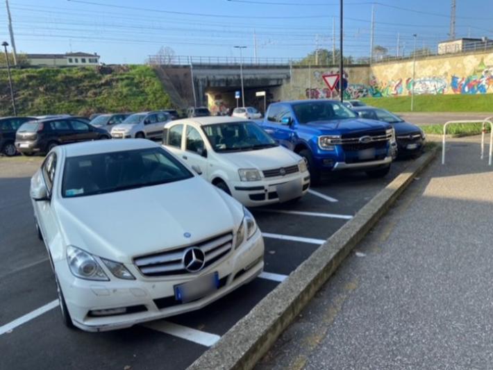 Via Doberdo&rsquo;: parcheggio selvaggio 
