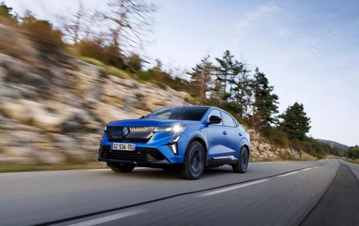 Renault Rafale, al volante del nuovo Suv coup&eacute; da 300 Cv  - Ecco come va