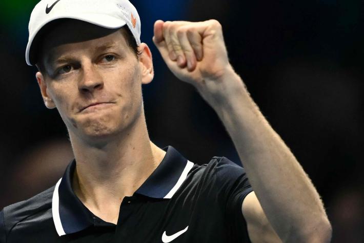 Sinner sconfigge Medvedev in due set: &egrave; primo nel girone degli Atp Finals 