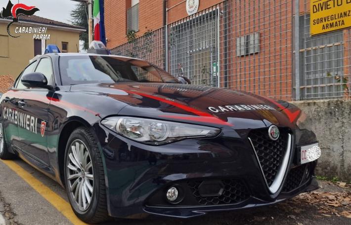 Rubano le foto dai social an un minorenne di Noceto e lo ricattano per non diffonderle in internet: denunciato un 37enne