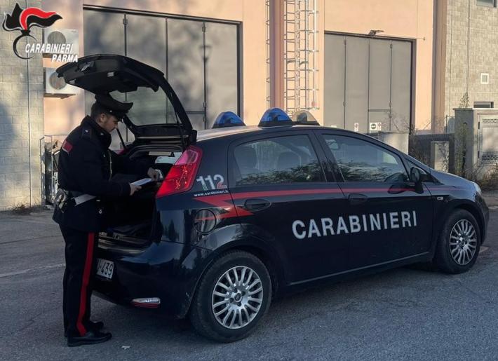 Fornovo di taro: durante la pausa pranzo ruba i soldi dai distributori di bevande e snack forzandone la cassa. Denunciato 52enne pregiudicato