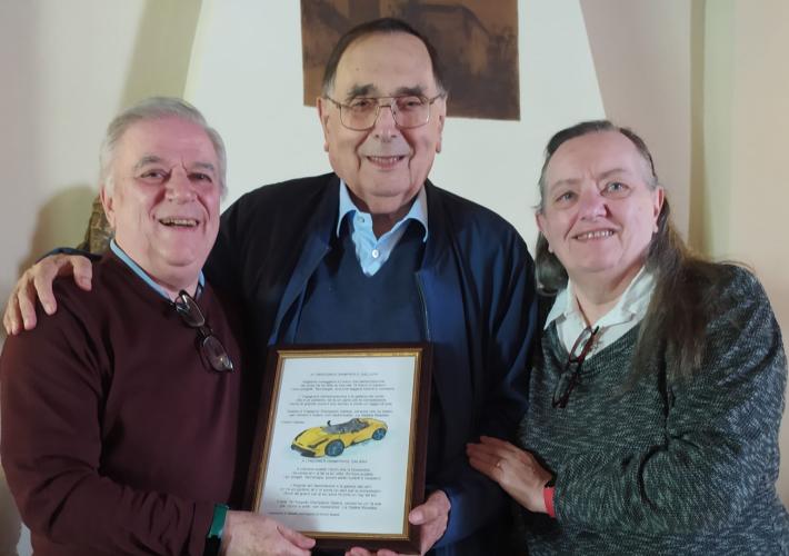 Gli auguri all'ingegnere arrivano in dialetto - Il testo della poesia e la traduzione (Enrico Maletti e la moglie Cristina)