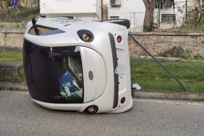 Incidente in Via Pascoli