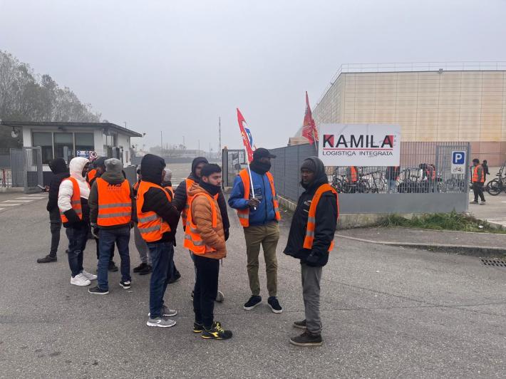 Lavoro e sicurezza: protesta dopo la morte del giovane Hasan, travolto da un treno dopo il lavoro
