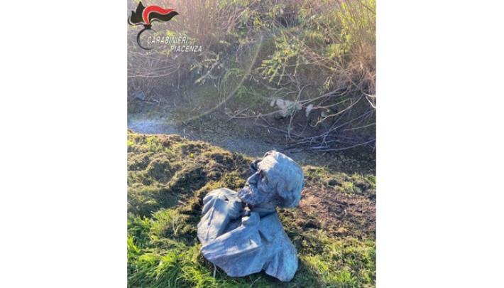 Ritrovato in un canale il busto di Giuseppe Verdi che era stato rubato lo scorso mese di agosto