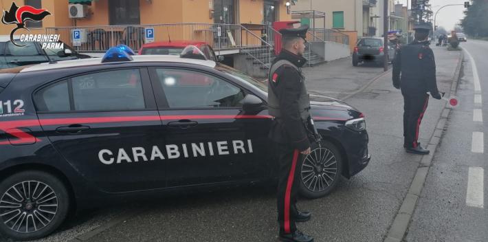 Fornovo di Taro: lo accerchiano in quattro e gli rubano la bici elettrica. Denunciati quattro stranieri per rapina