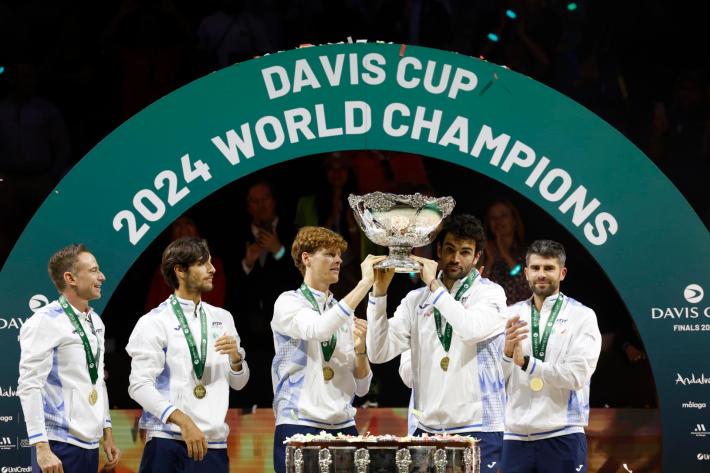L'Italia vince ancora la Coppa Davis (2-0 all'Olanda): Berrettini prima e Sinner poi la ciliegina su un anno leggendario per il tennis italiano - E' il terzo successo azzurro: l'albo d'oro