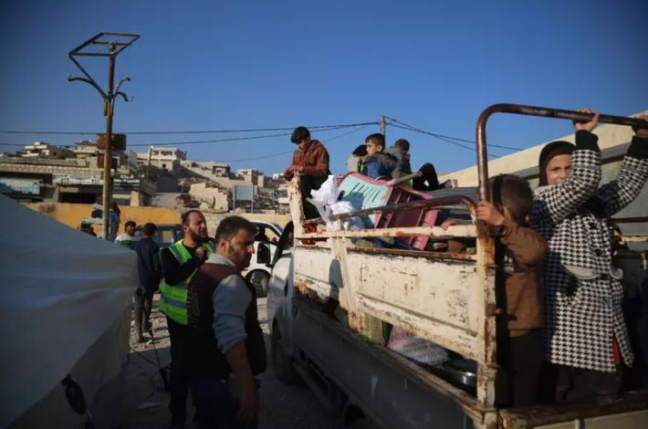 Media, decine di migliaia di civili in fuga da Aleppo