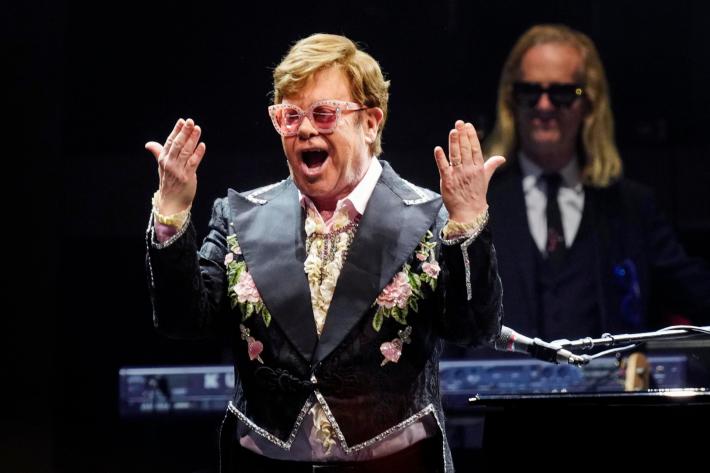 Il dramma di Elton John: "Sto perdendo la vista"