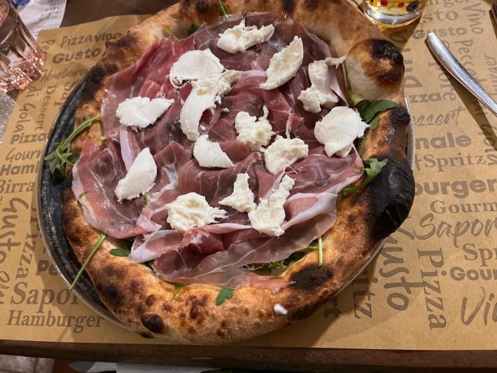 Al Settimo: Alte, basse, gourmet, questo  &egrave; il pub delle cento pizze