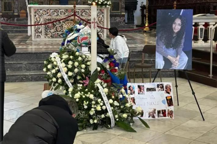 Quindicenne si impicca, sequestrati telefoni familiari