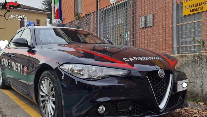 Ruba 6 bottiglie di vodka, scoperto le restituisce, ma scappa. Preso, denunciato 44enne