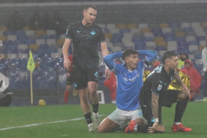 La Lazio fa perdere la testa al Napoli: di Isaksen la rete decisiva