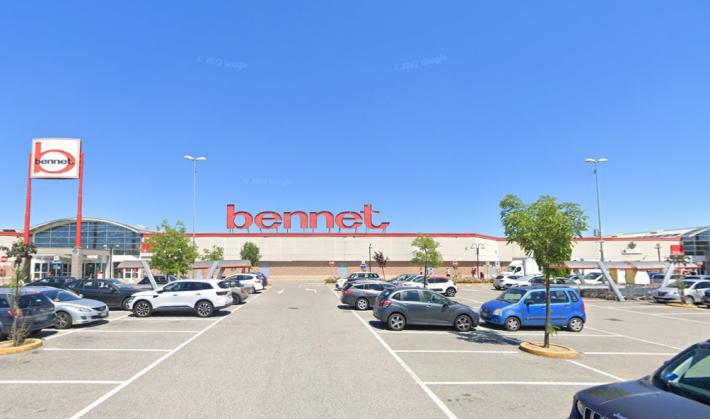 Muore nel bagno dell'ipermercato, trovato morto dopo 7 ore