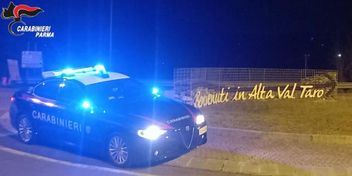 Ruba salami e champagne al supermercato: 34enne dell'Est denunciato a Borgotaro