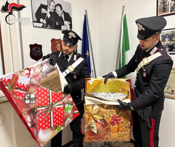 Fidenza: all&rsquo;interno del centro commerciale con borse &ldquo;schermate&rdquo; nel tentativo di rubare capi di abbigliamento griffati.  Arrestati 4 malviventi.