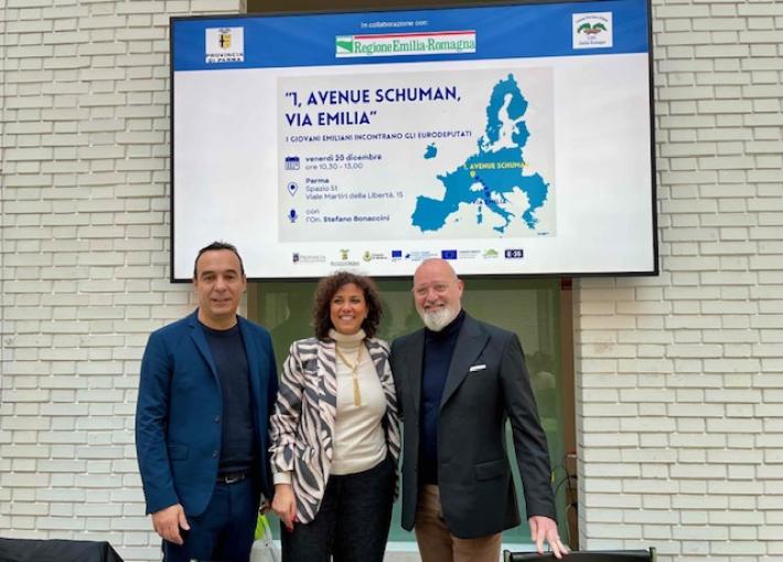 Lezione con l&rsquo;eurodeputato Stefano Bonaccini per gli studenti di Parma. L&rsquo;incontro nella sede della Provincia