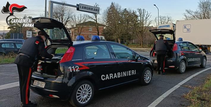 Tenta il furto di 8 punte di parmigiano del valore di 200 euro circa: identificato e denunciato 40enne straniero