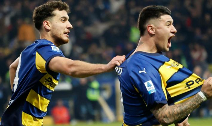 Pazzesco Parma, Valenti regala all'ultimo tocco tre punti importantissimi: Parma-Monza 2-1. Pecchia: "Partita folle, ma siamo stati premiati" - Risultati e classifica