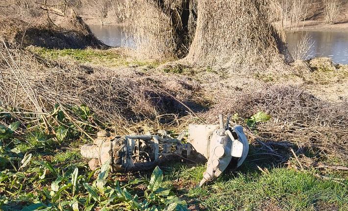 Recuperato uno scooter che da un anno giaceva in golena di Po