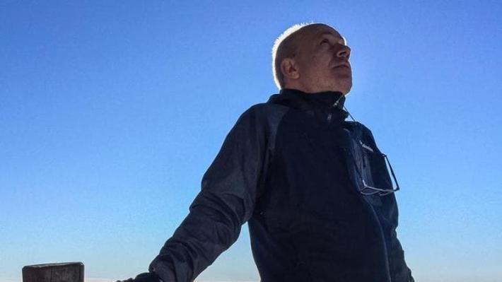 Fotografo cade in dirupo, chiama soccorsi ma viene trovato morto