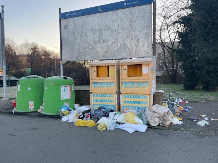 Ennesimo episodio di degrado in via Chiavari